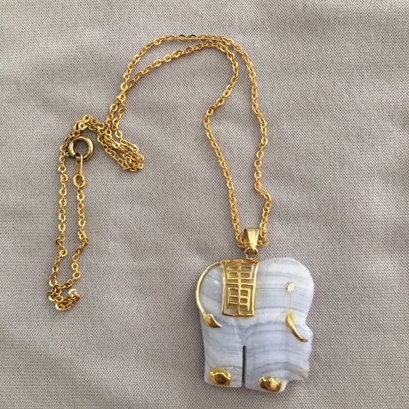 Gold filled blue lace agate elephant pendant - Picture 4 of 6